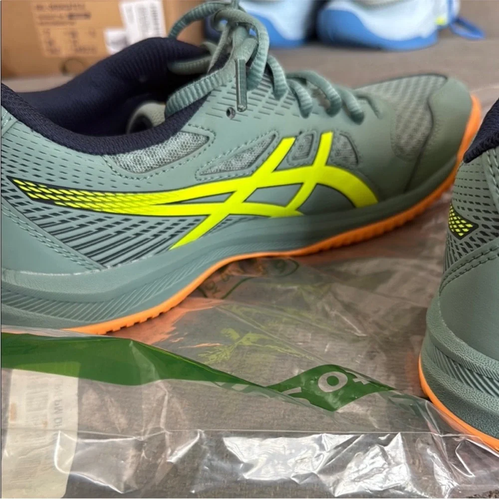 Asics men’s upcourt‎ sneakers size 8